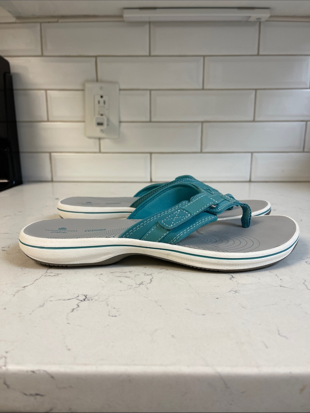 Women's Clarks, Breeze Sea Sandal - Teal / Turquoise - Size 9 Worn 4-5 Times - Picture 13 of 17